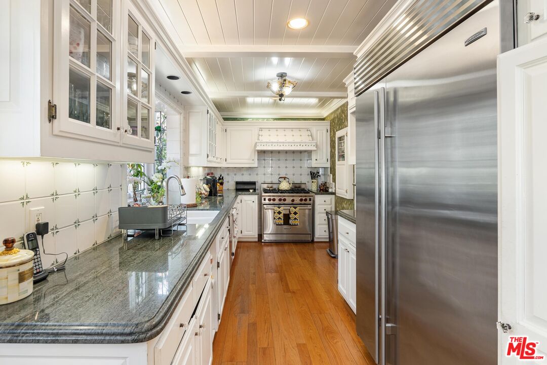 1625 Opechee Way Glendale, CA 91208 - Photo 8 of 25