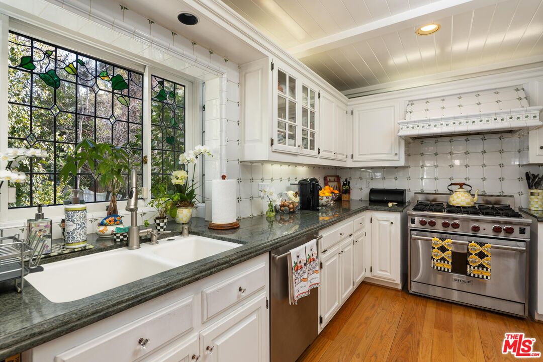 1625 Opechee Way Glendale, CA 91208 - Photo 9 of 25