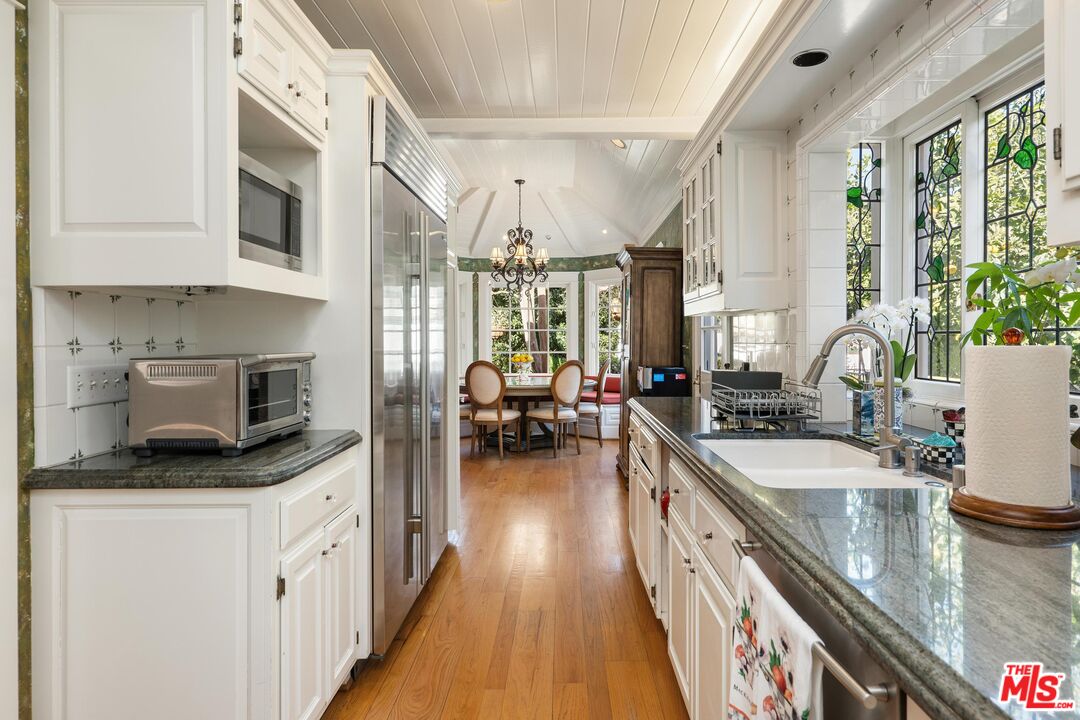 1625 Opechee Way Glendale, CA 91208 - Photo 10 of 25