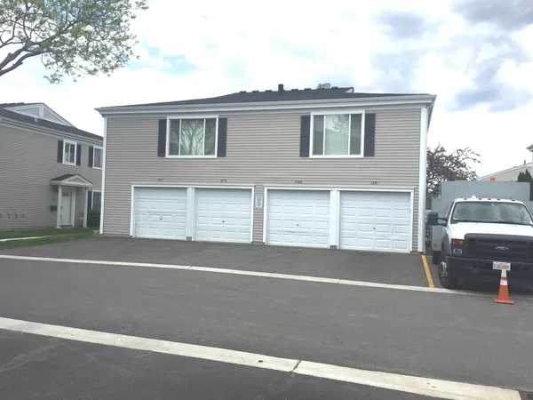 $2,180 | 1581 Quaker Lane, Unit 107A, Prospect Heights, IL 60070