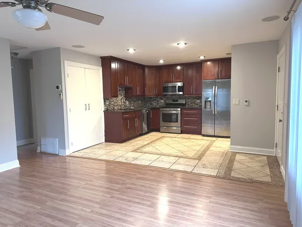 $2,180 | 1581 Quaker Lane, Unit 107A, Prospect Heights, IL 60070