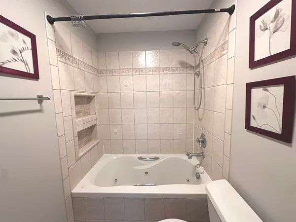 $2,180 | 1581 Quaker Lane, Unit 107A, Prospect Heights, IL 60070