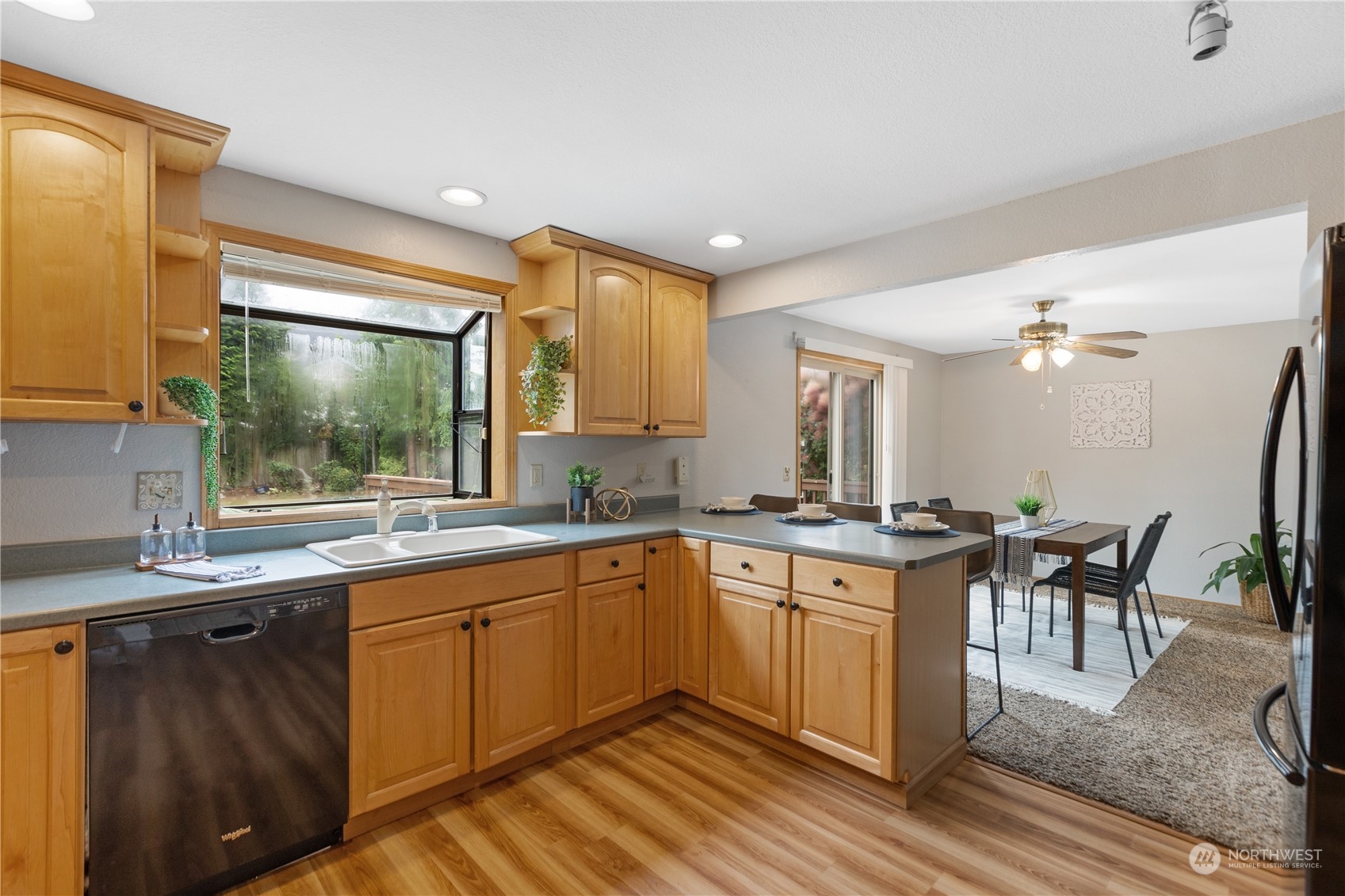 4916 150th Place Southwest Edmonds, WA 98026 - Photo 5 of 30 Gallery Image 5