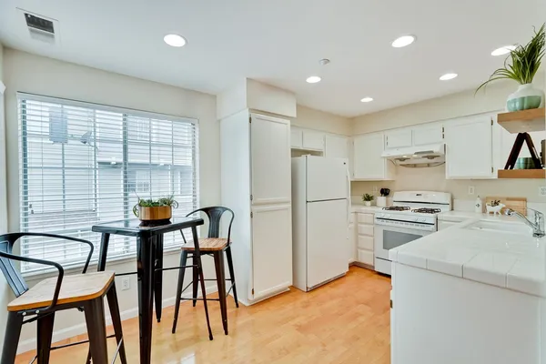 $918,000 | 1876 Kenai Common, San Jose, CA 95131