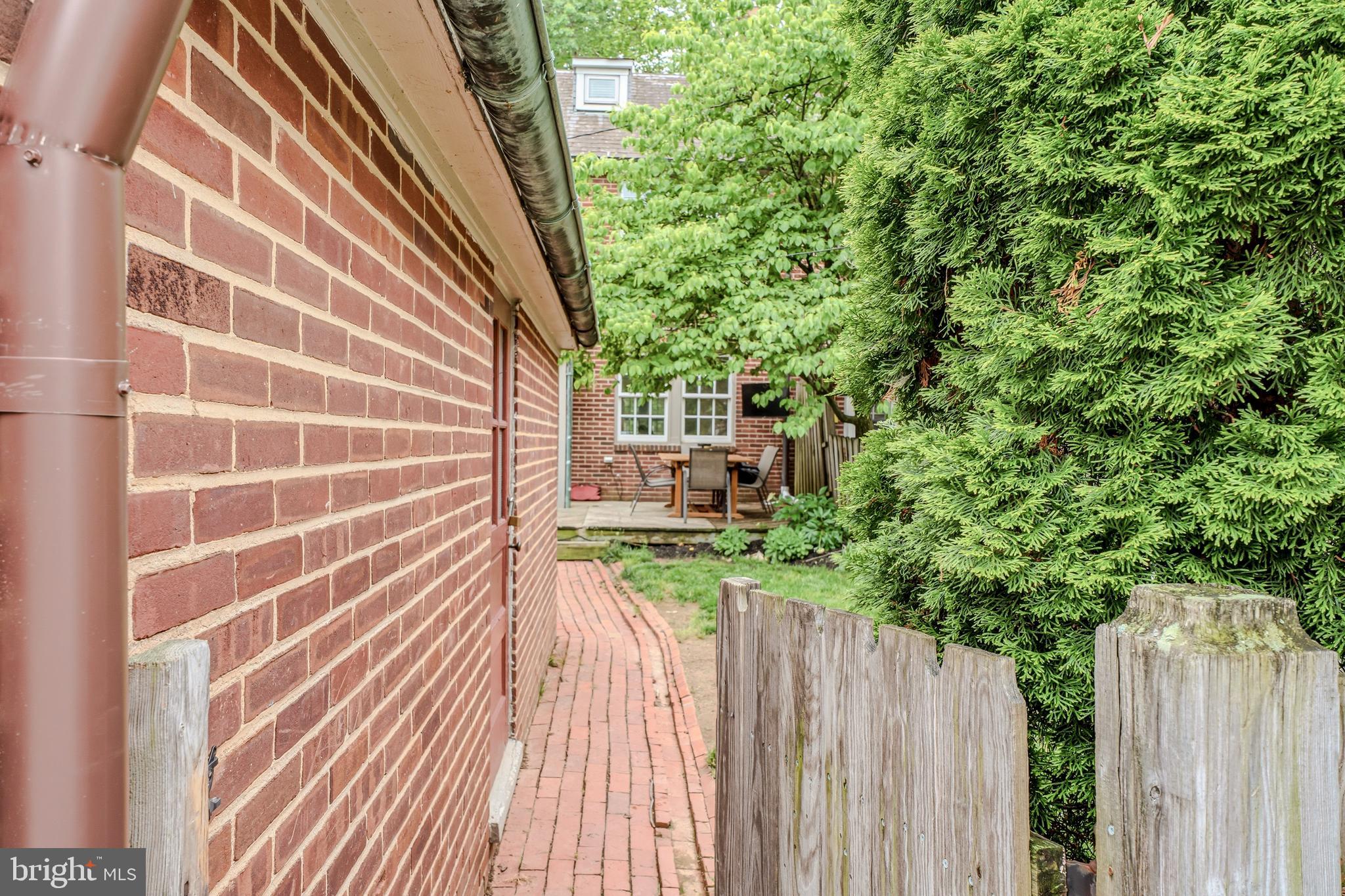 314 Murdock Road Baltimore, MD 21212 - Photo 38 of 42 a balcony view with a garden