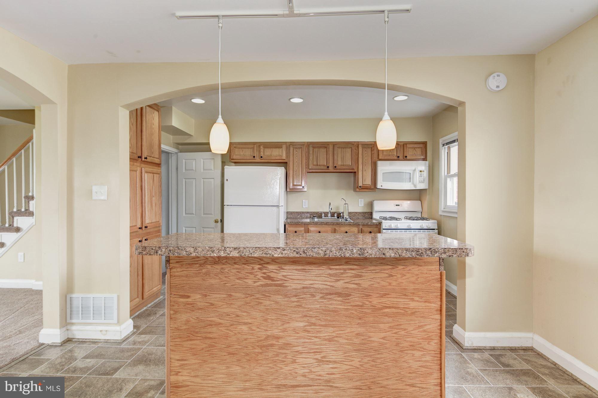514 Queensgate Road Baltimore, MD 21229 - Photo 7 of 29 Kitchen