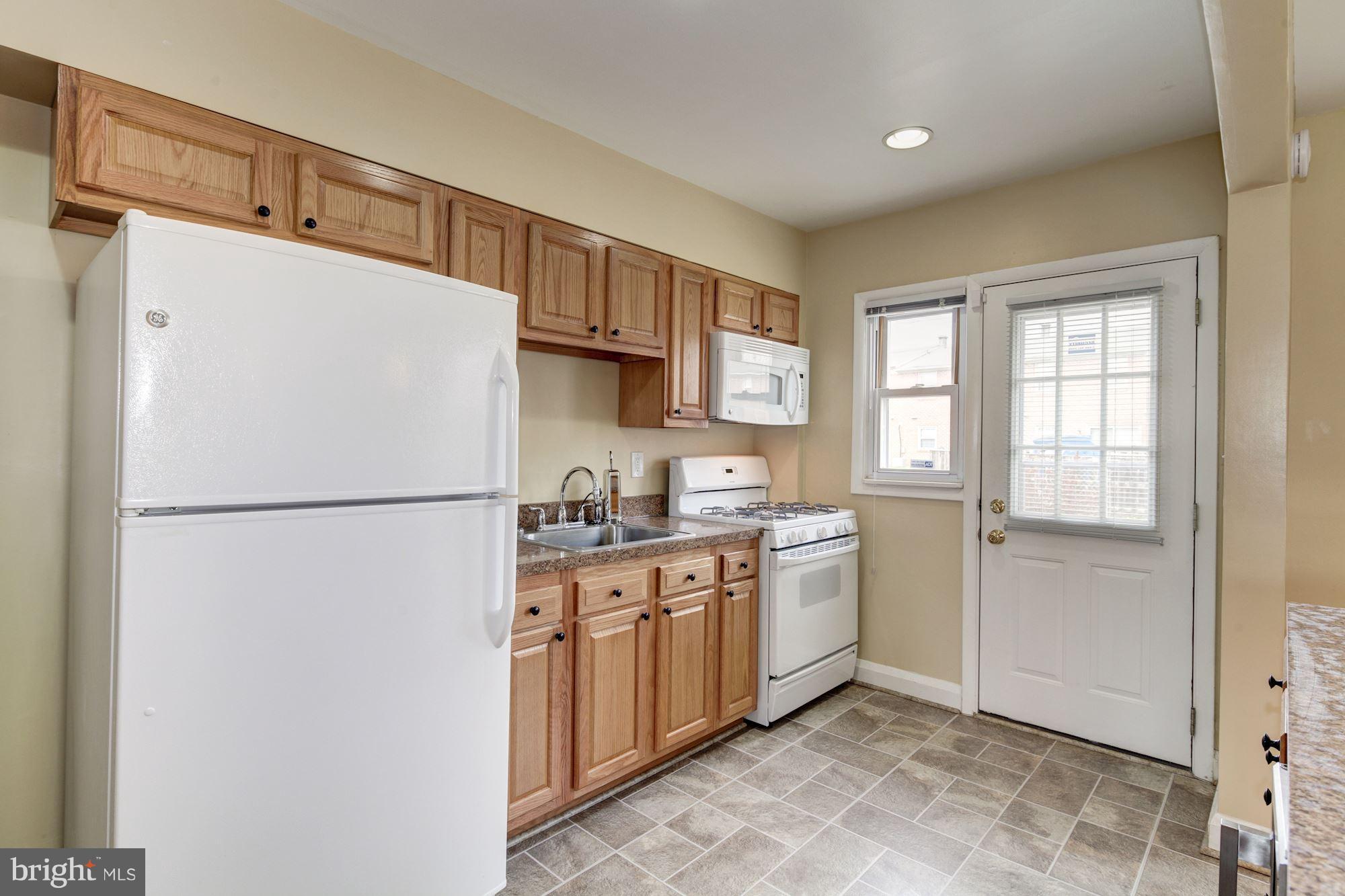 514 Queensgate Road Baltimore, MD 21229 - Photo 10 of 29 Kitchen, door to back entrance.