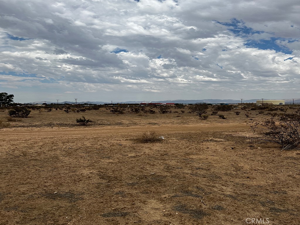 10645 Hesperia Road Hesperia, CA 92345 - Photo 5 of 6