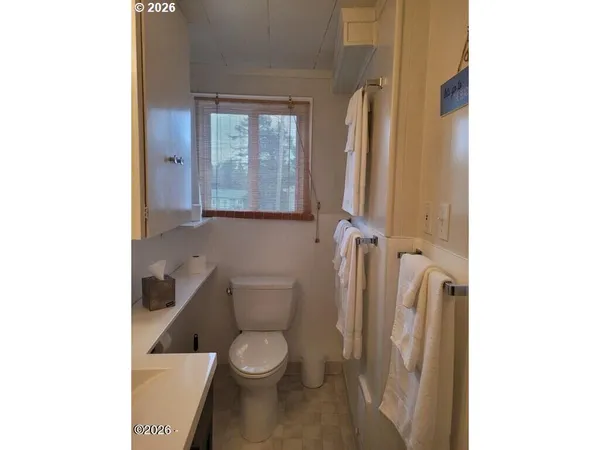 $625,000 | 4239 Southeast Highway 101, Lincoln City, OR 97367