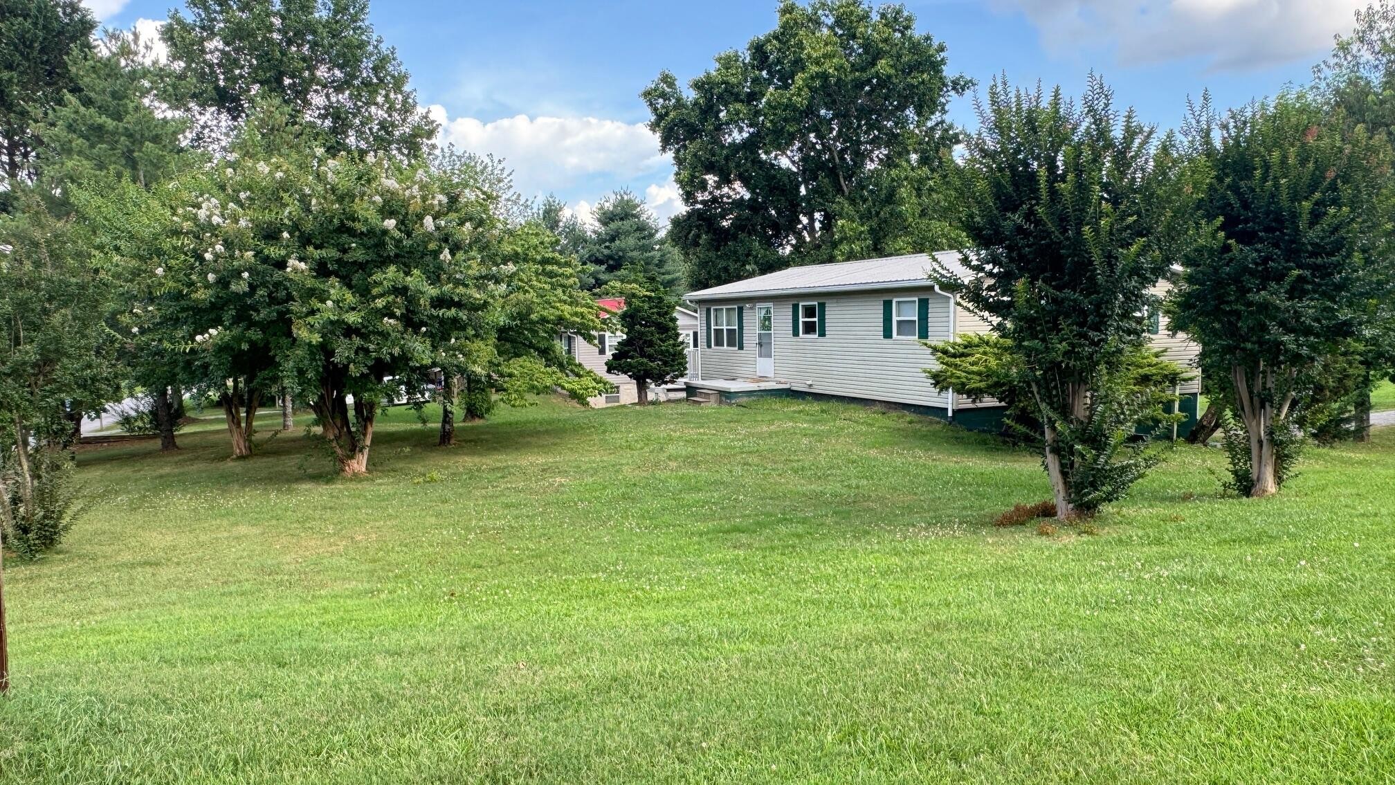 323 Wayman Road Madisonville, TN 37354 - Photo 4 of 21 Gallery Image 4