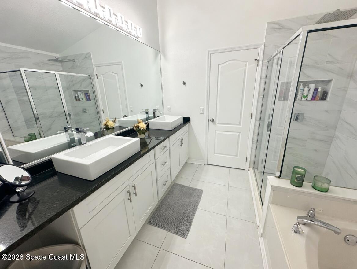 704 Carriage Hill Road Melbourne, FL 32940 - Photo 31 of 59 Bath Suite