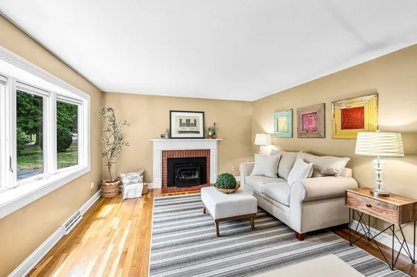 $3,500 | 118 Yarmouth Street, Longmeadow, MA 01106