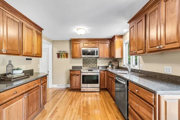 $3,500 | 118 Yarmouth Street, Longmeadow, MA 01106