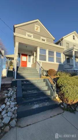 $2,500 | 55 Suydam Street, Unit 1, New Brunswick, NJ 08901
