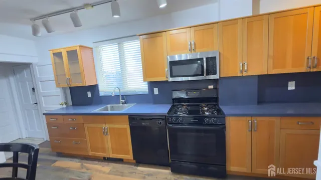 $2,500 | 55 Suydam Street, Unit 1, New Brunswick, NJ 08901