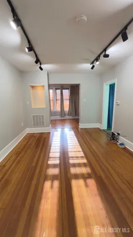 $2,500 | 55 Suydam Street, Unit 1, New Brunswick, NJ 08901