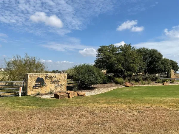 a view of a fountain in front of the house