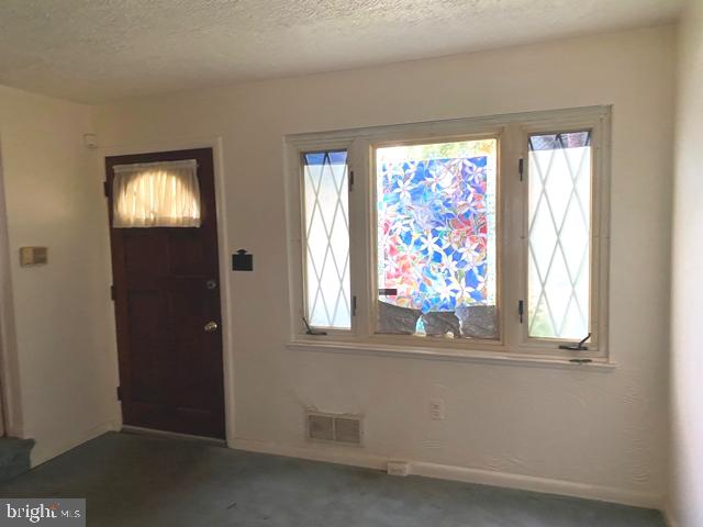 4846 Melbourne Road Baltimore, MD 21229 - Photo 3 of 15 Living Room
