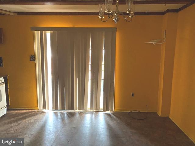 4846 Melbourne Road Baltimore, MD 21229 - Photo 4 of 15 Dining Area