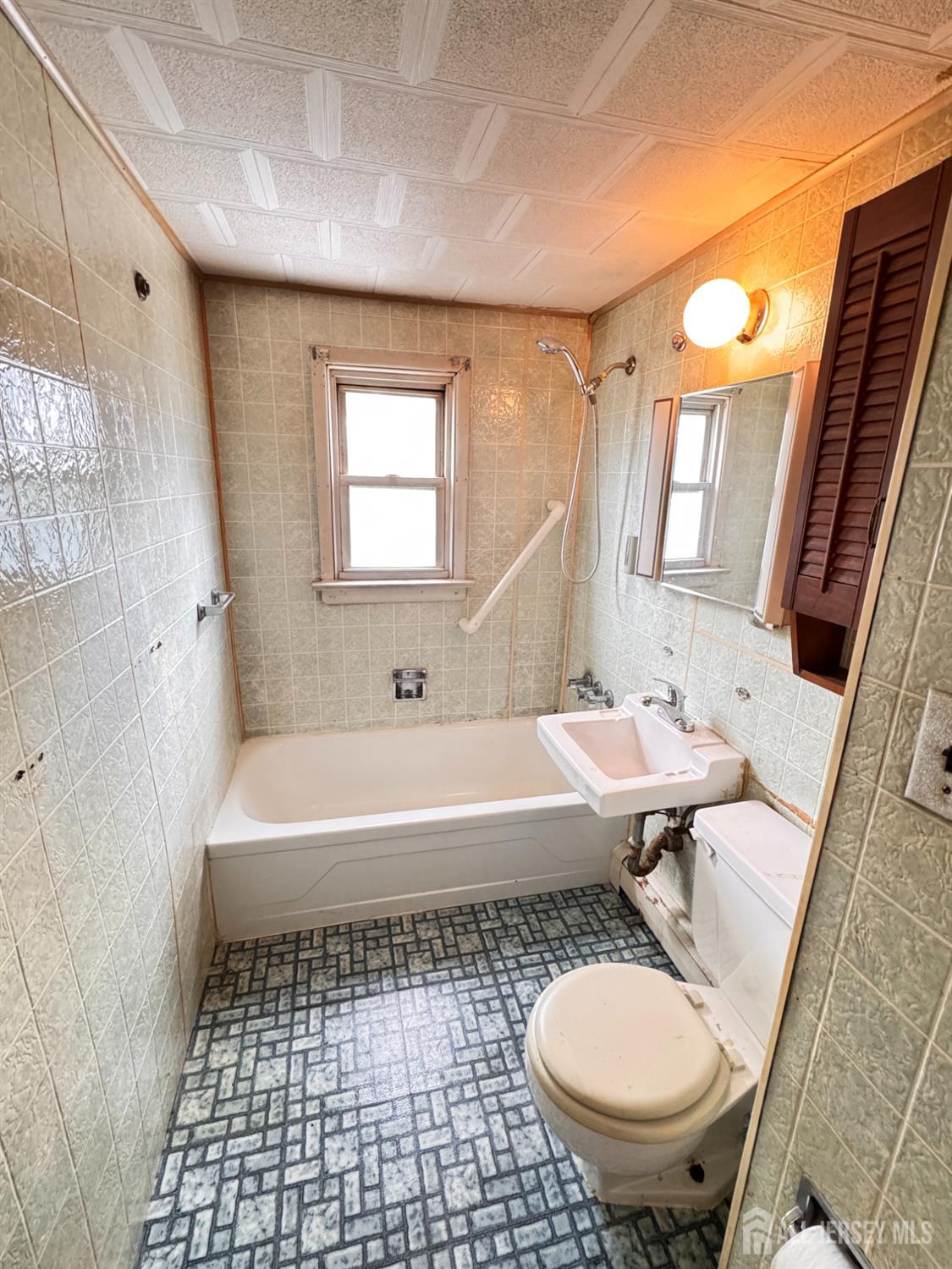 554 Ridgeway Avenue Sayreville, NJ 08879 - Photo 20 of 42