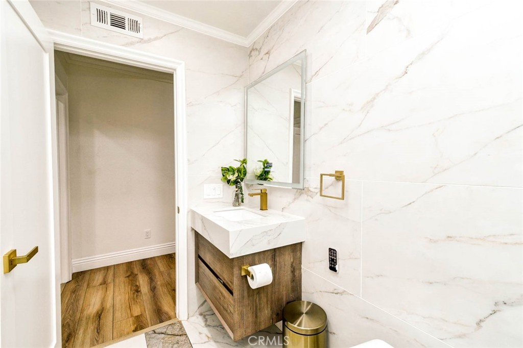 2 Dos Rios Irvine, CA 92602 - Photo 18 of 64 Bathroom 1st floor