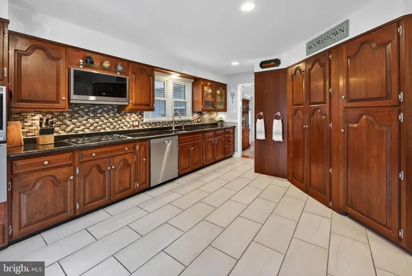 $649,999 | 419 Edgemoor Drive, Moorestown, NJ 08057