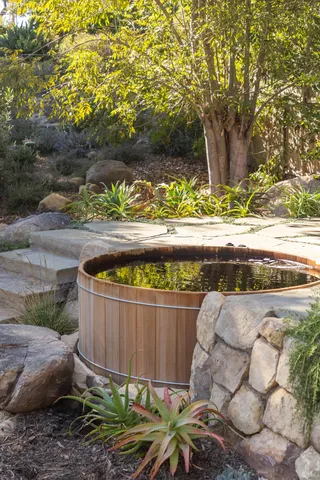 a wooden bench sitting in a backyard