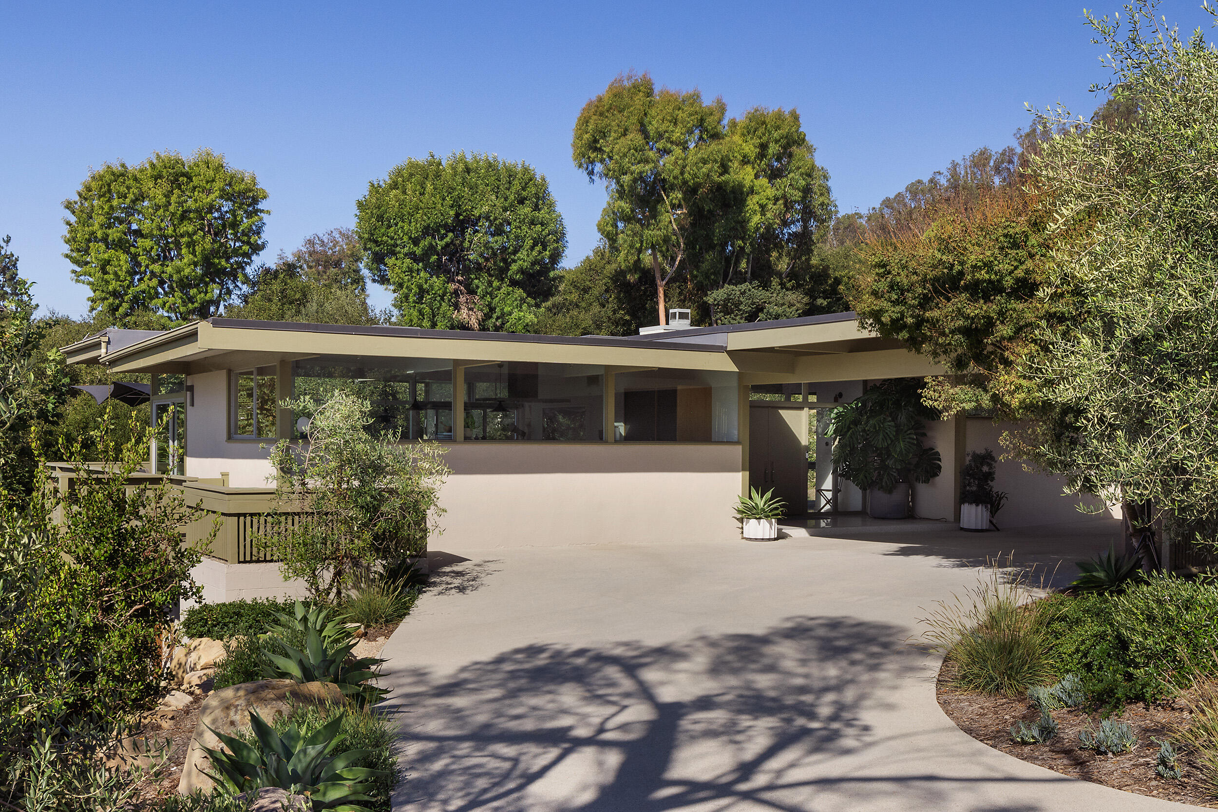 820 Summit Road Santa Barbara, CA 93108 - Photo 3 of 30 a front view of a house with a yard
