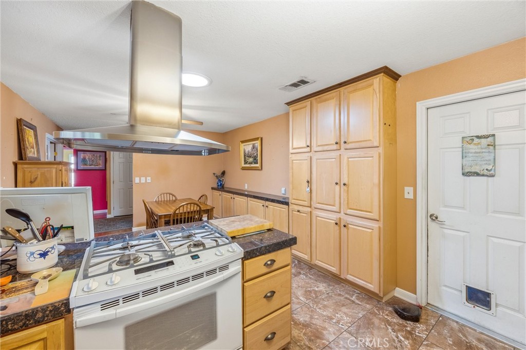 1539 Robyn Street Redlands, CA 92374 - Photo 18 of 47 a kitchen with stainless steel appliances granite countertop a stove and a refrigerator