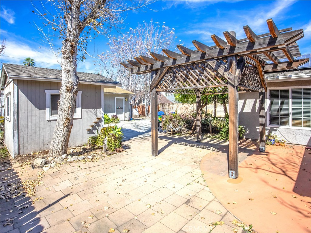 1539 Robyn Street Redlands, CA 92374 - Photo 29 of 47 a view of a patio with a table and chairs under an umbrella