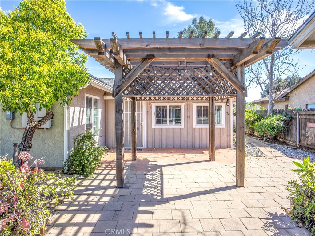 1539 Robyn Street Redlands, CA 92374 - Photo 31 of 47 a view of a patio with table and chairs and potted plants