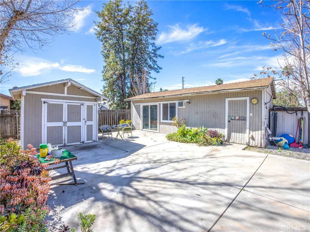 1539 Robyn Street Redlands, CA 92374 - Photo 40 of 47 a front view of a house with a garden