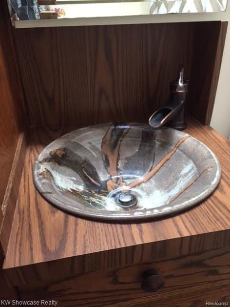 47200 West 11 Mile Road Novi, MI 48374 - Photo 39 of 62 Mstr Bth Sink. Country Charm
