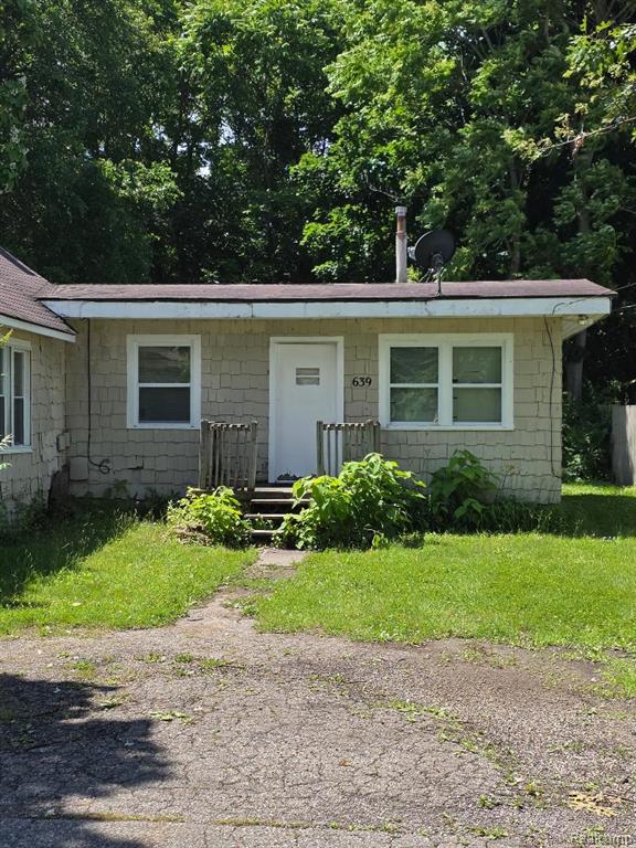 639 Heights Road Lake Orion, MI 48362 - Photo 2 of 3