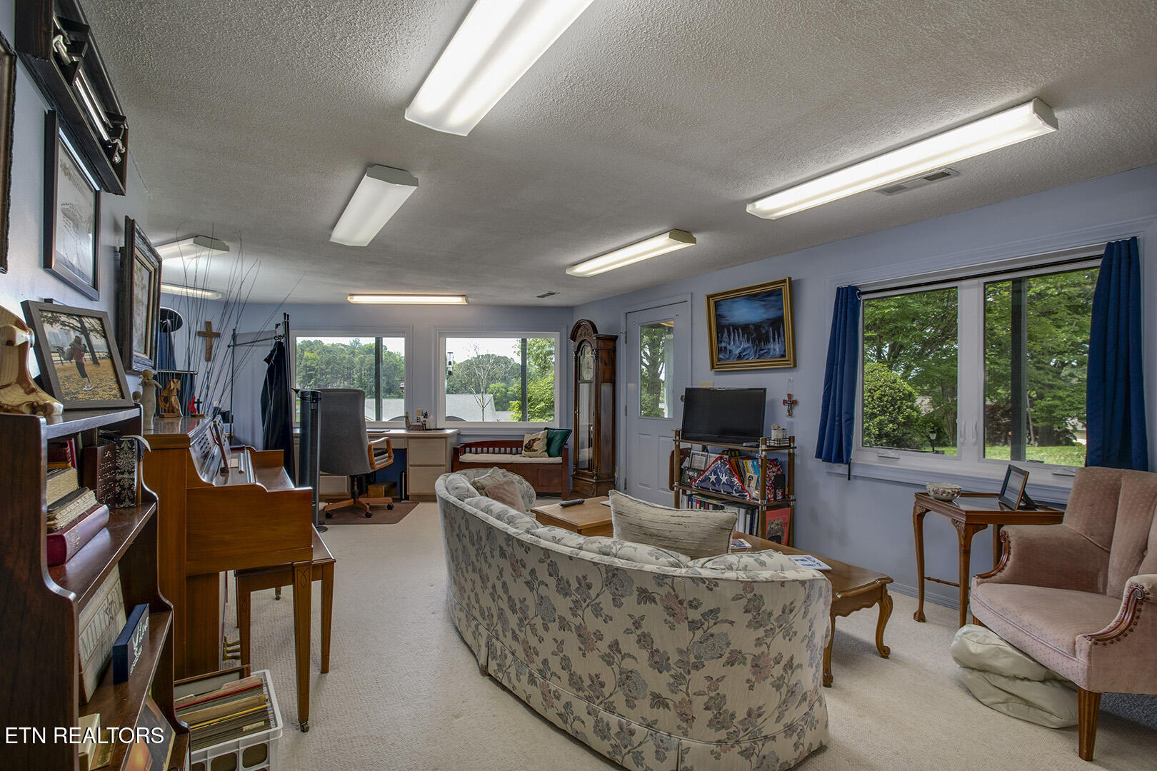 242 Chatuga Way Loudon, TN 37774 - Photo 41 of 60 41_242 Chatuga Way_Family01