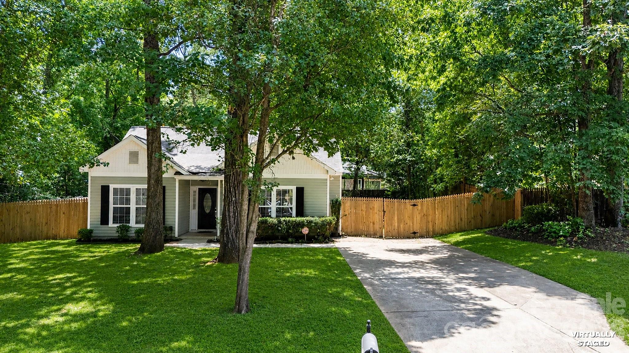 5050 Gibbons Link Road Charlotte, NC 28269 - Photo 2 of 29