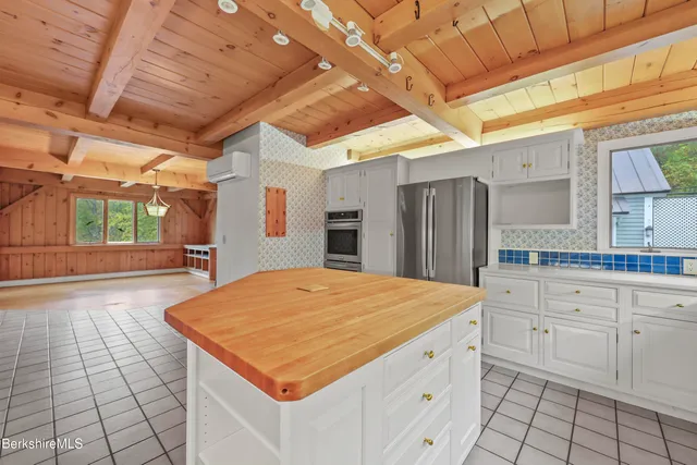 $995,000 | 1030 Simonds Road, Williamstown, MA 01267