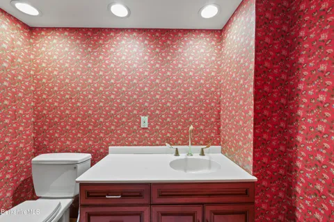 $995,000 | 1030 Simonds Road, Williamstown, MA 01267