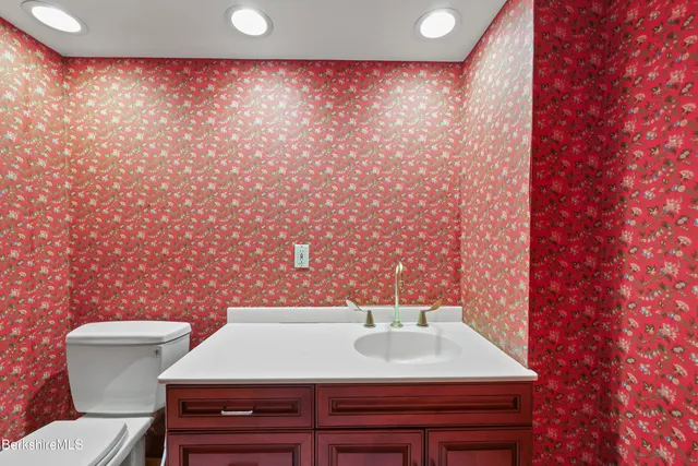 $995,000 | 1030 Simonds Road, Williamstown, MA 01267