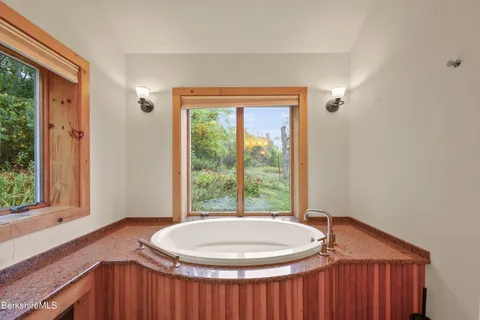 $995,000 | 1030 Simonds Road, Williamstown, MA 01267