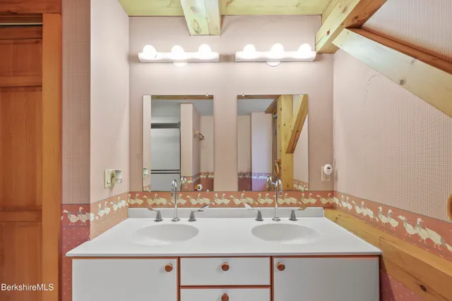 $995,000 | 1030 Simonds Road, Williamstown, MA 01267