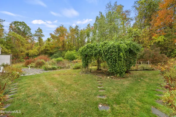 $995,000 | 1030 Simonds Road, Williamstown, MA 01267