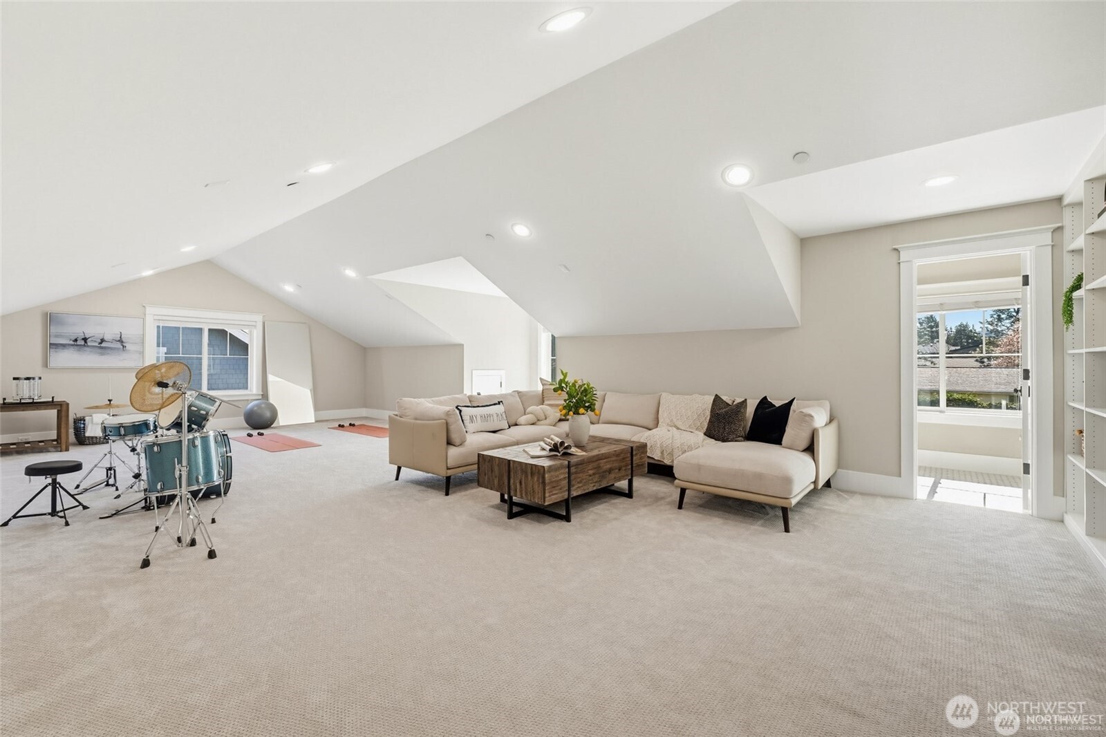 10610 Northeast 28th Street Bellevue, WA 98004 - Photo 28 of 35