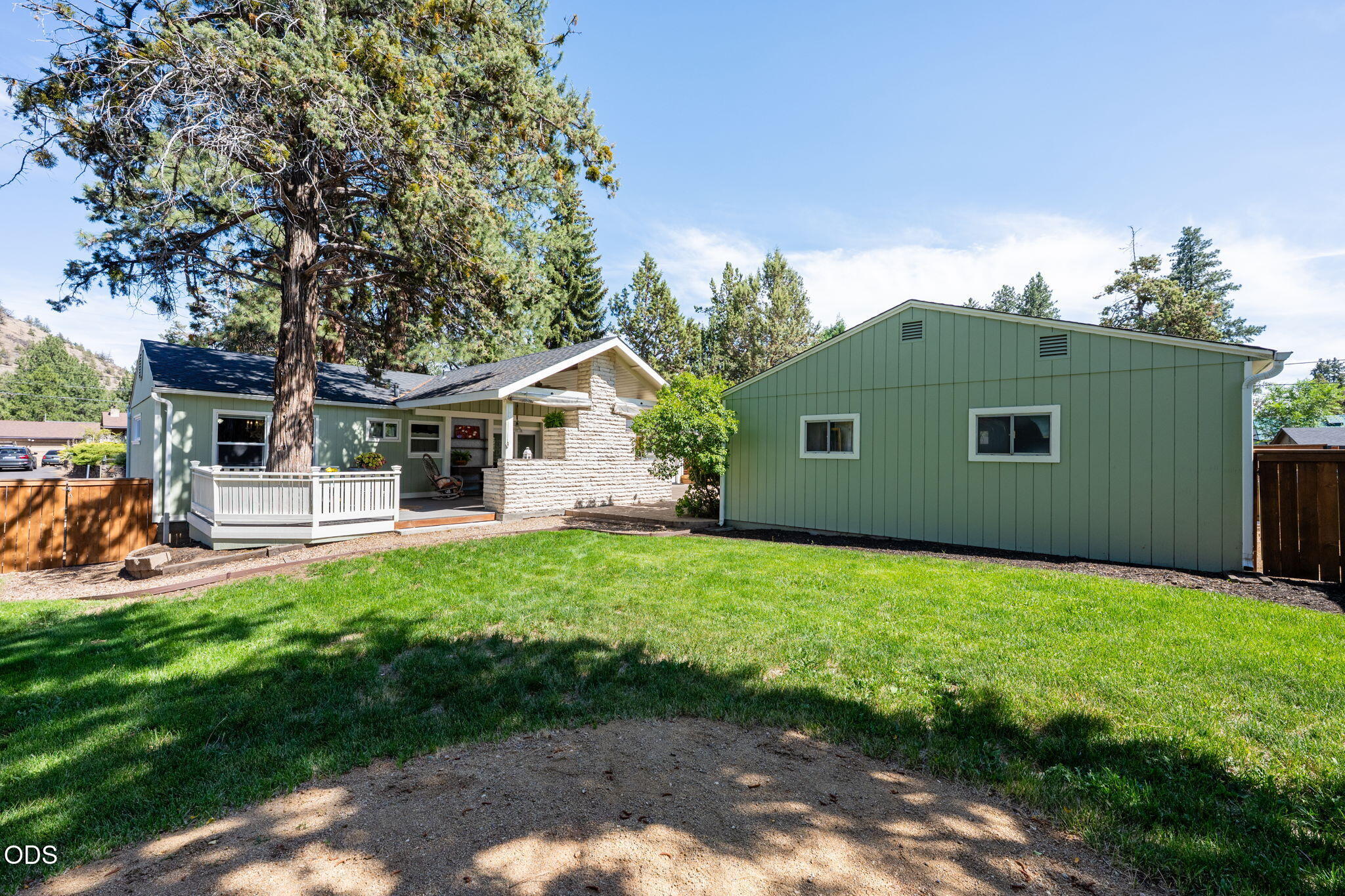807 Northeast 10th Street Bend, OR 97701 - Photo 8 of 59