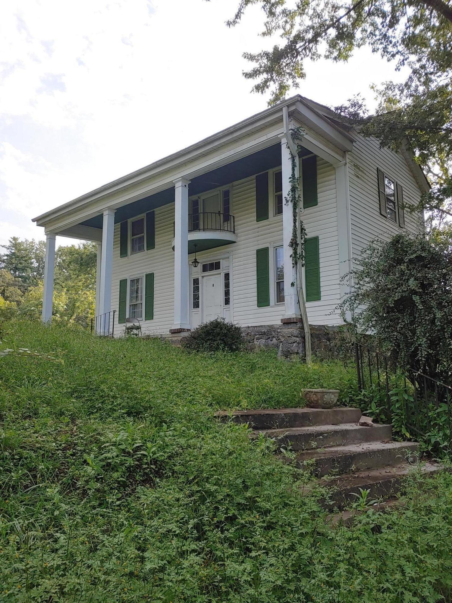 3027 McVitty Road Roanoke, VA 24018 - Photo 3 of 63 20200902_170617_HDR_resized