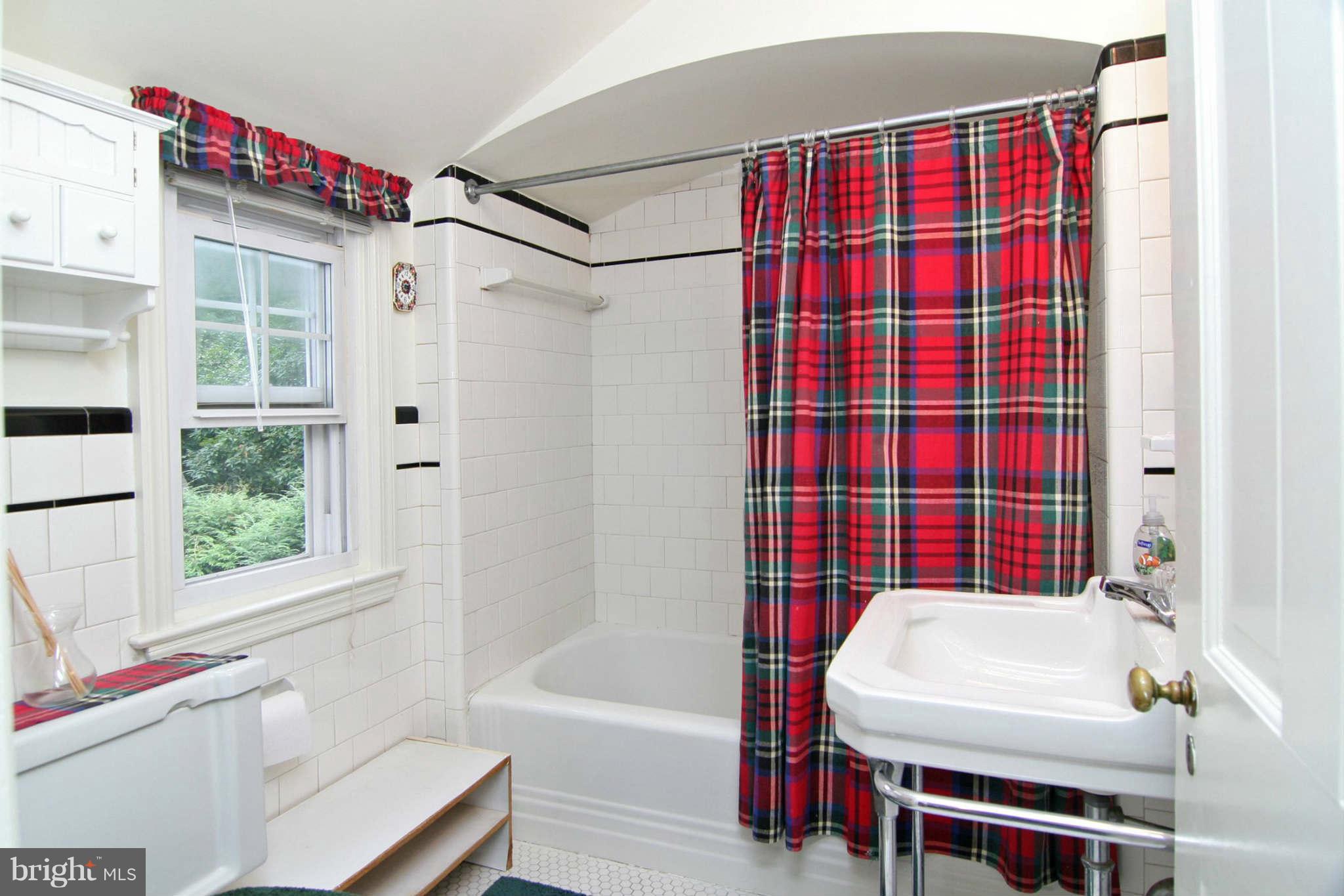 109 Greenbrier Road Baltimore, MD 21286 - Photo 20 of 27 Bath