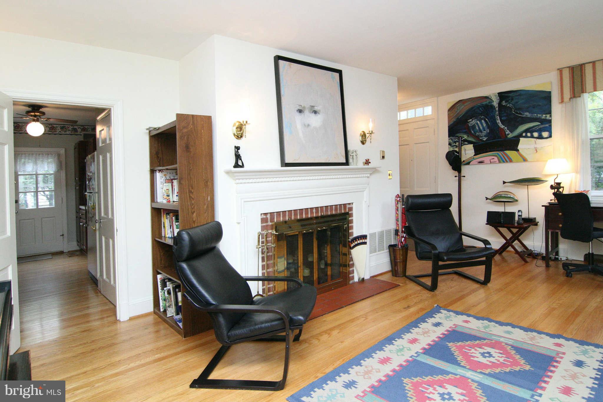 109 Greenbrier Road Baltimore, MD 21286 - Photo 4 of 27 Living Room