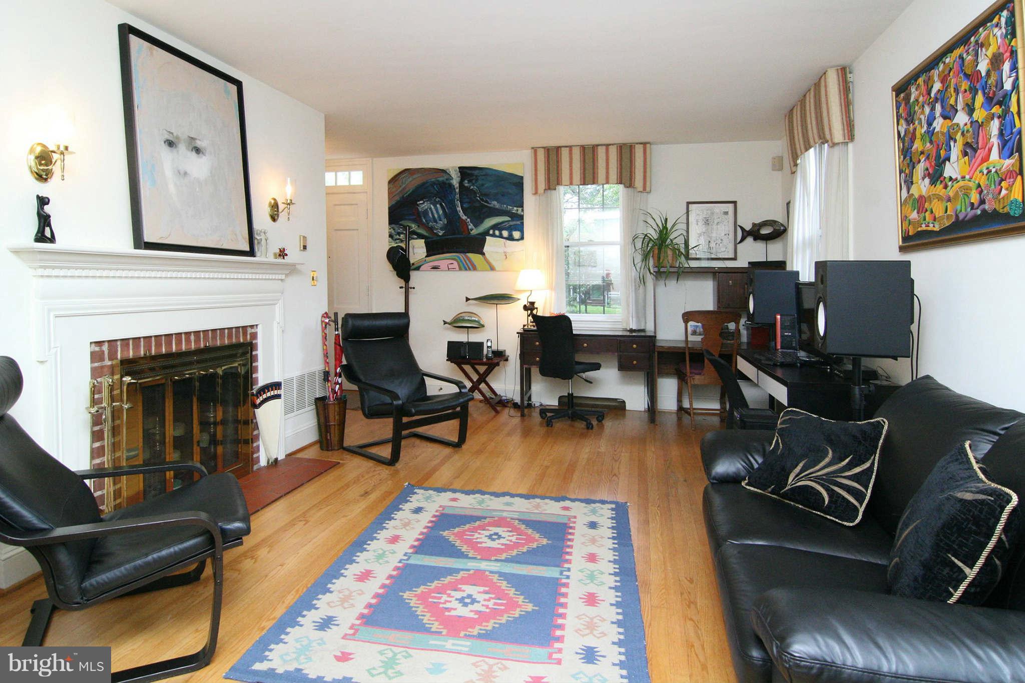 109 Greenbrier Road Baltimore, MD 21286 - Photo 5 of 27 Living Room