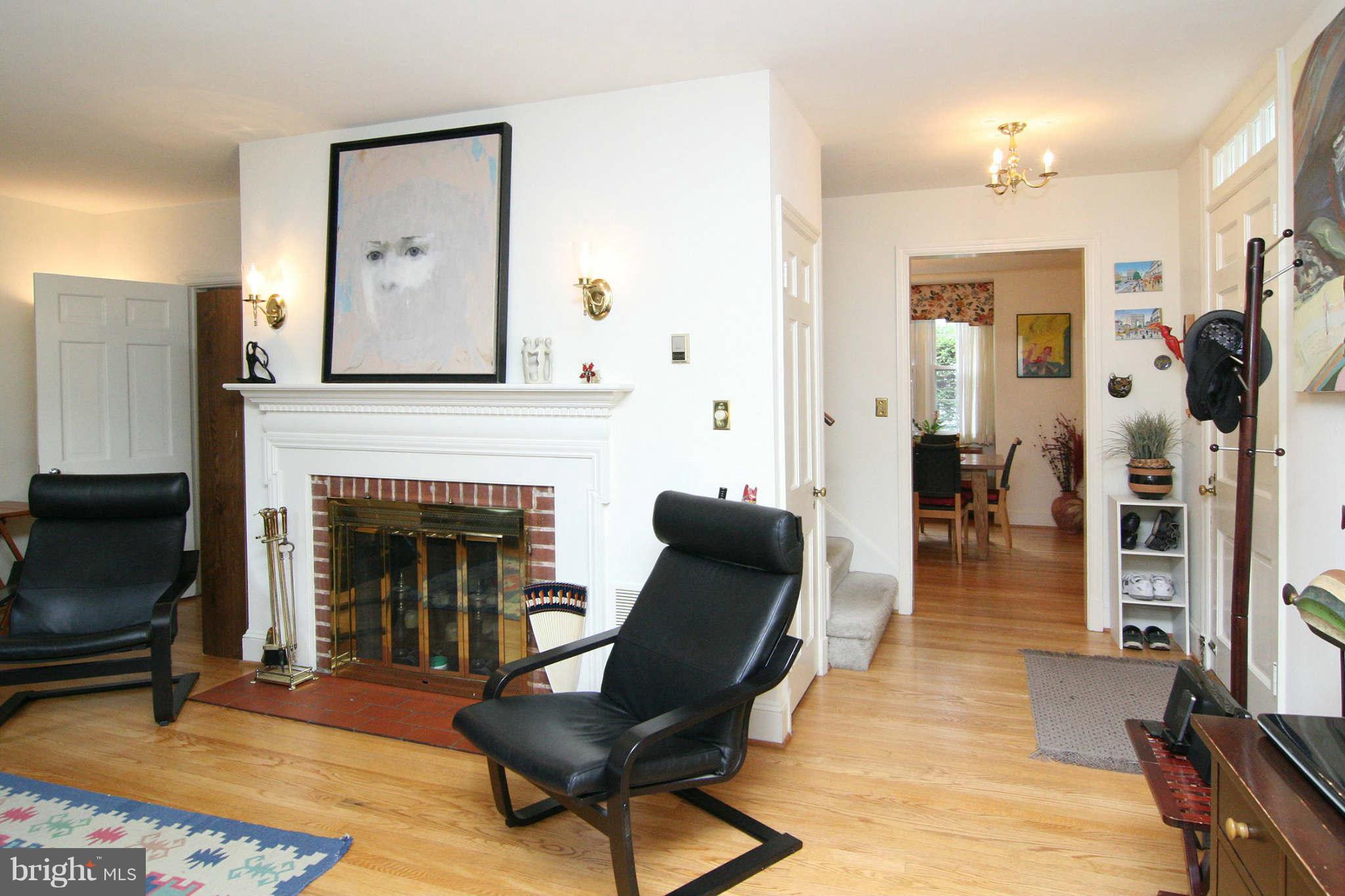 109 Greenbrier Road Baltimore, MD 21286 - Photo 6 of 27 Living Room