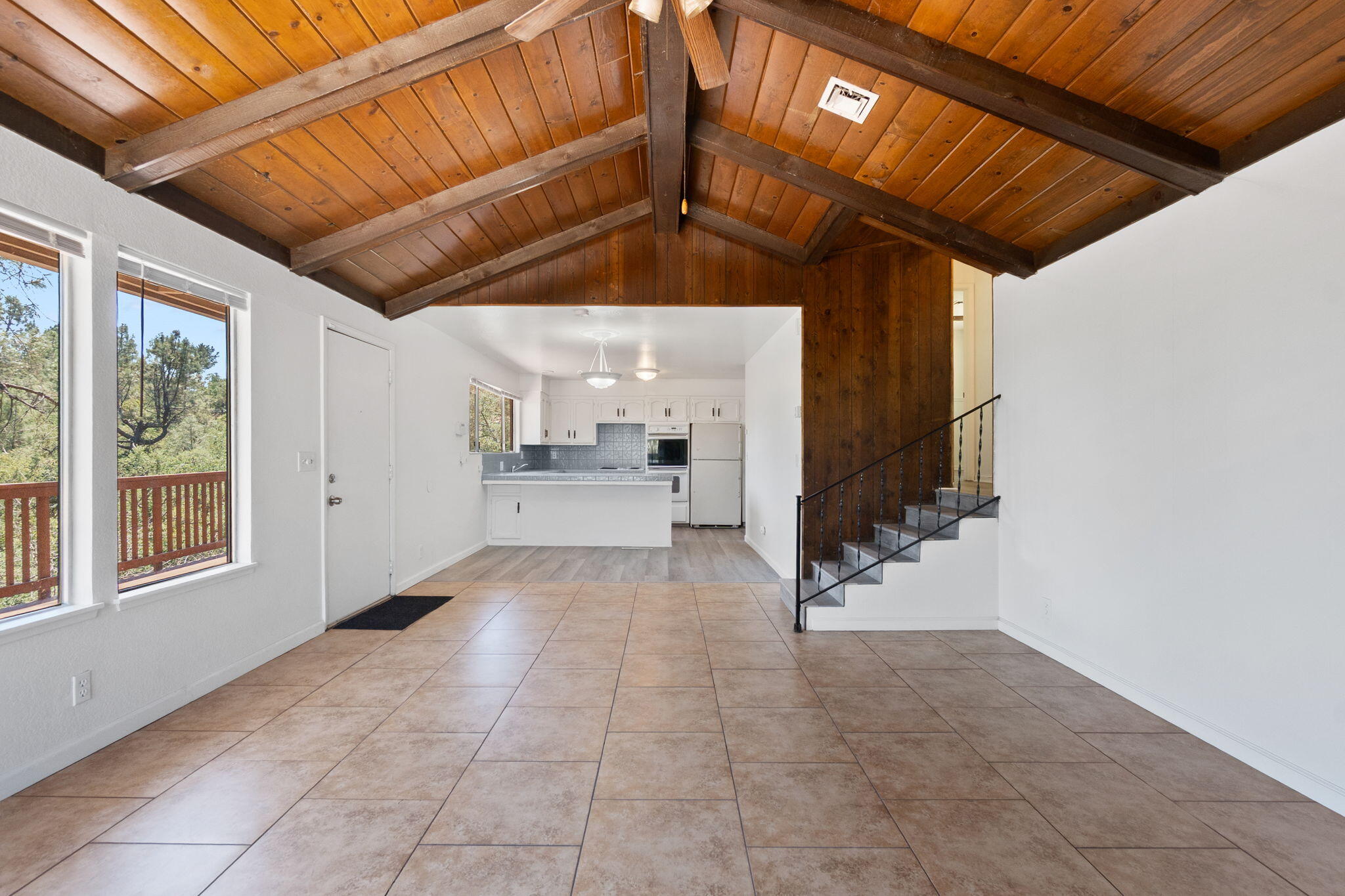 8741 Prospectors Road Redding, CA 96001 - Photo 6 of 60 Living Room